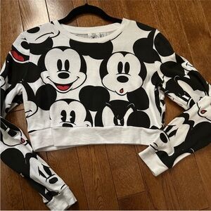 Cropped Mickey sweater